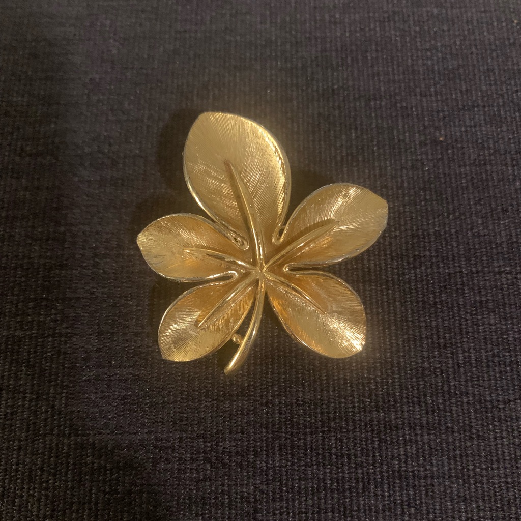 Signed Vintage Monet Brushed Gold Flower Brooch 12$